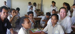 Volunteer, Rhoe Price teaching in Timor-Leste